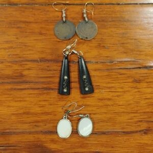 Elegant Black and White Earrings Set